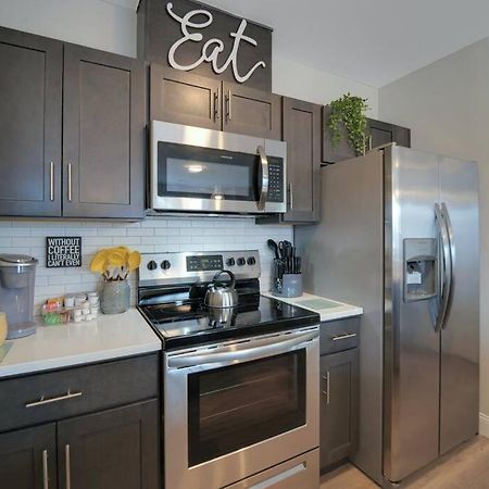 Beautiful 2Br Apt/Ewr Airport/King /Free Parking Newark Buitenkant foto