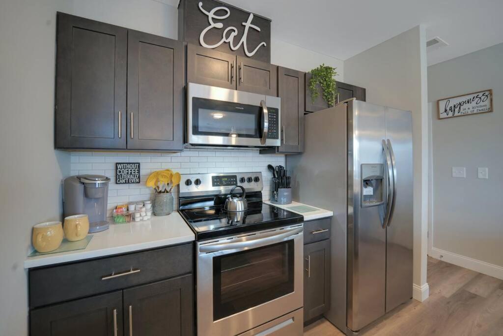 Beautiful 2Br Apt/Ewr Airport/King /Free Parking Newark Buitenkant foto