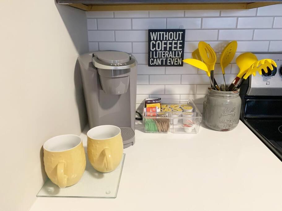 Beautiful 2Br Apt/Ewr Airport/King /Free Parking Newark Buitenkant foto