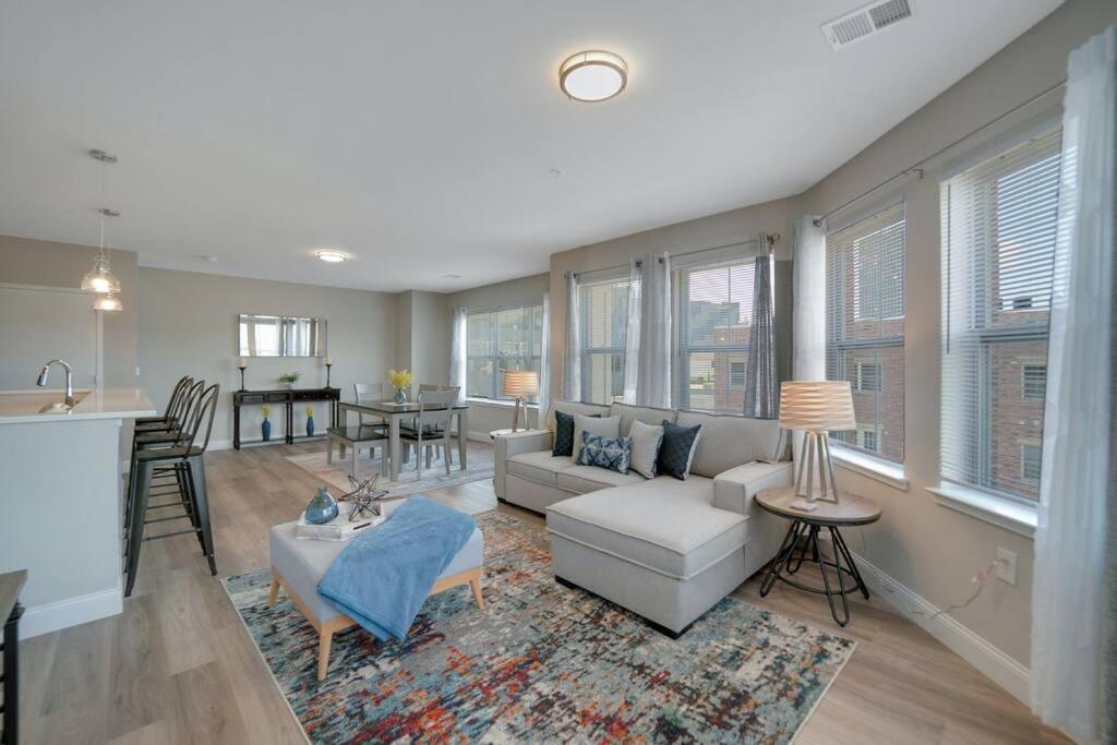 Beautiful 2Br Apt/Ewr Airport/King /Free Parking Newark Buitenkant foto