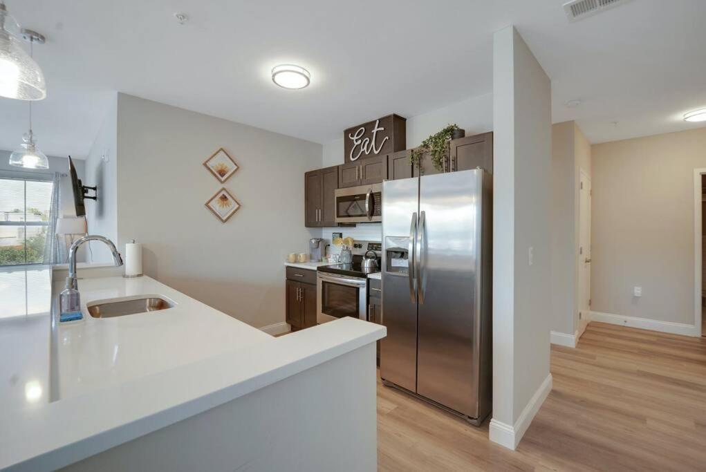 Beautiful 2Br Apt/Ewr Airport/King /Free Parking Newark Buitenkant foto