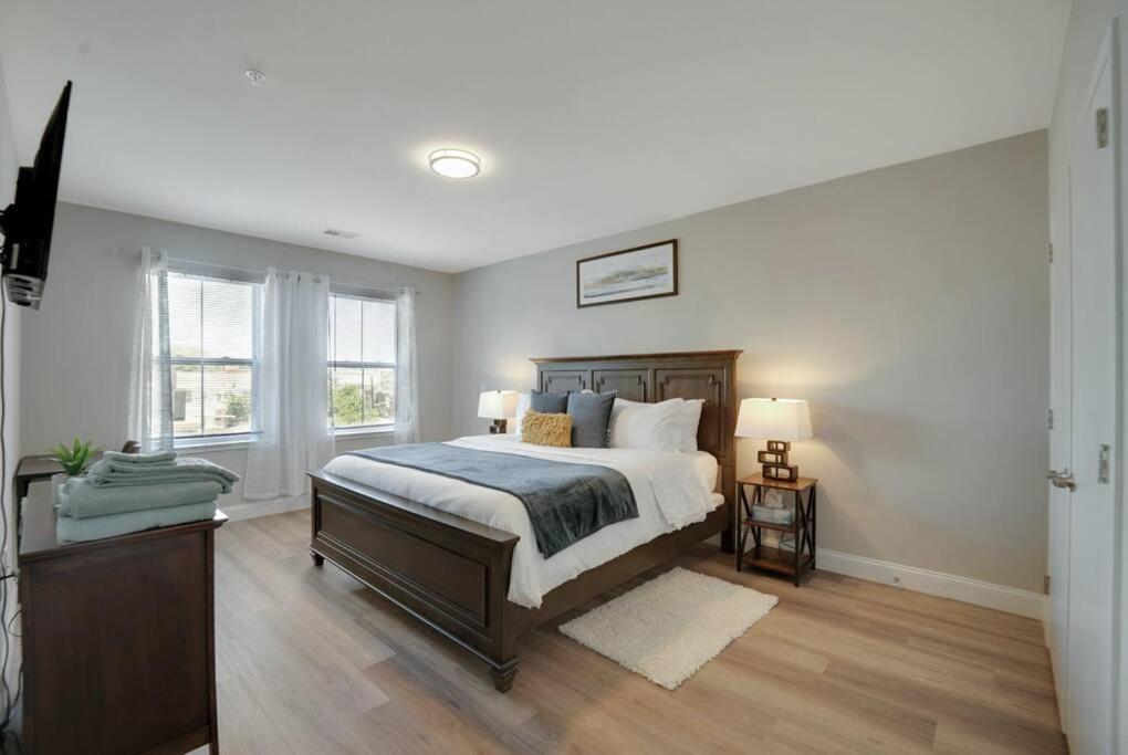 Beautiful 2Br Apt/Ewr Airport/King /Free Parking Newark Buitenkant foto