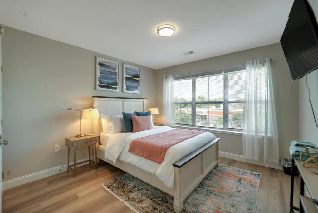 Beautiful 2Br Apt/Ewr Airport/King /Free Parking Newark Buitenkant foto