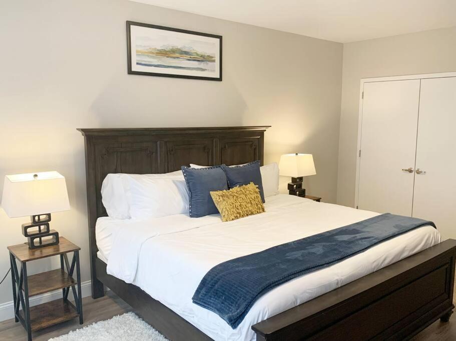 Beautiful 2Br Apt/Ewr Airport/King /Free Parking Newark Buitenkant foto