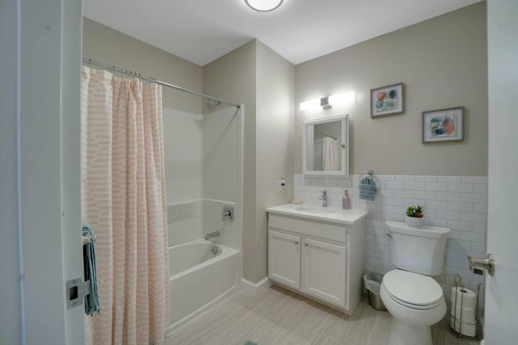 Beautiful 2Br Apt/Ewr Airport/King /Free Parking Newark Buitenkant foto