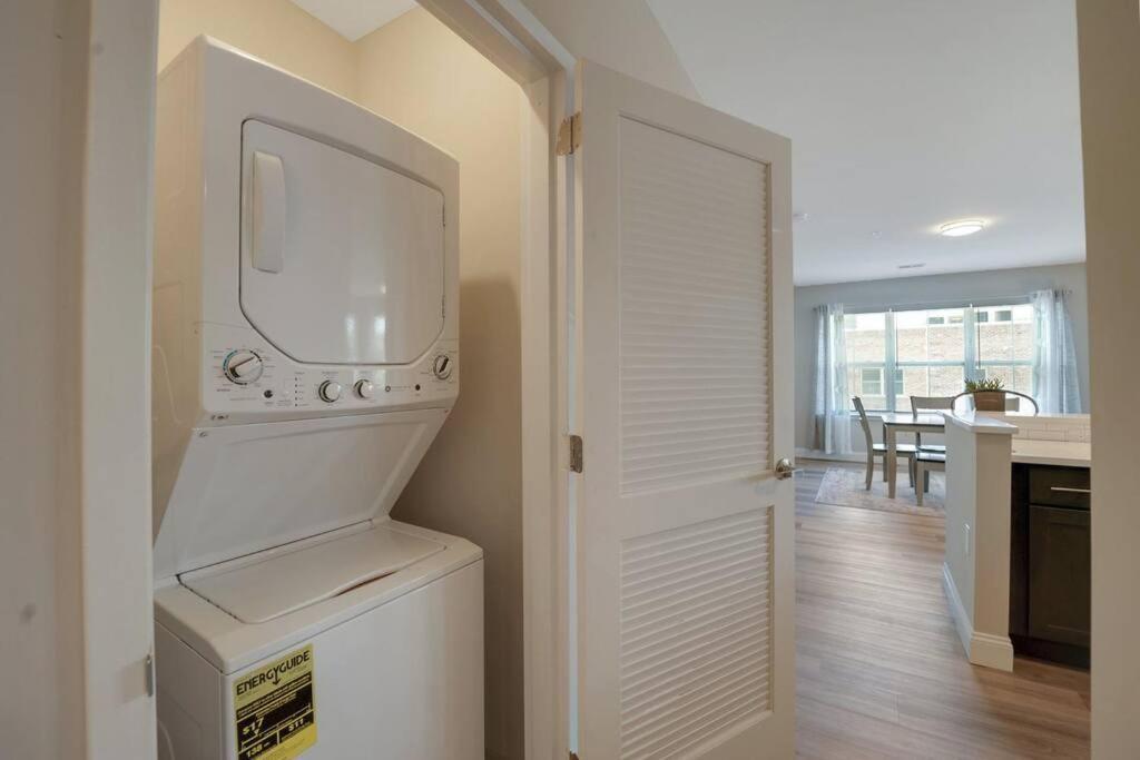 Beautiful 2Br Apt/Ewr Airport/King /Free Parking Newark Buitenkant foto