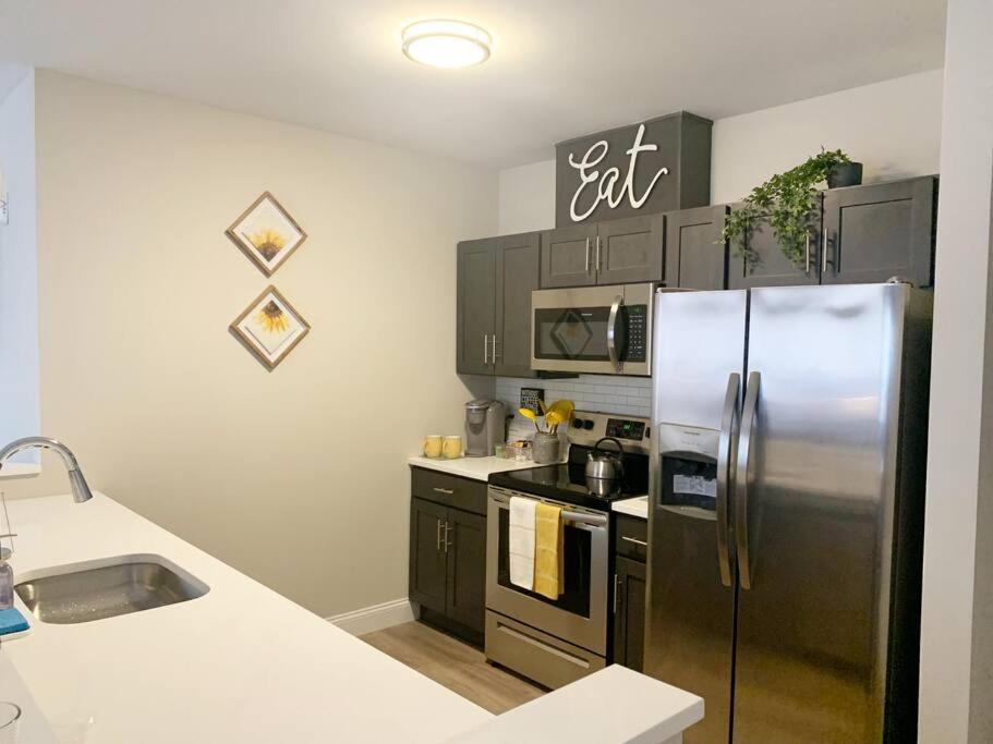 Beautiful 2Br Apt/Ewr Airport/King /Free Parking Newark Buitenkant foto